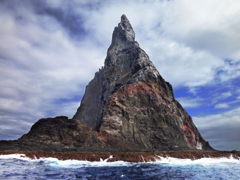 Balls Pyramid Tasmania 768x576